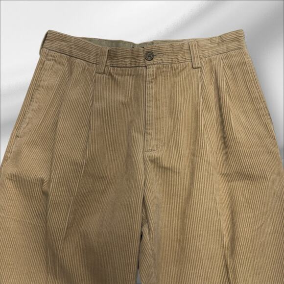 Izod Other - IZOD Men’s 32 x 32 Khaki Tan Pleated Corduroy Pants